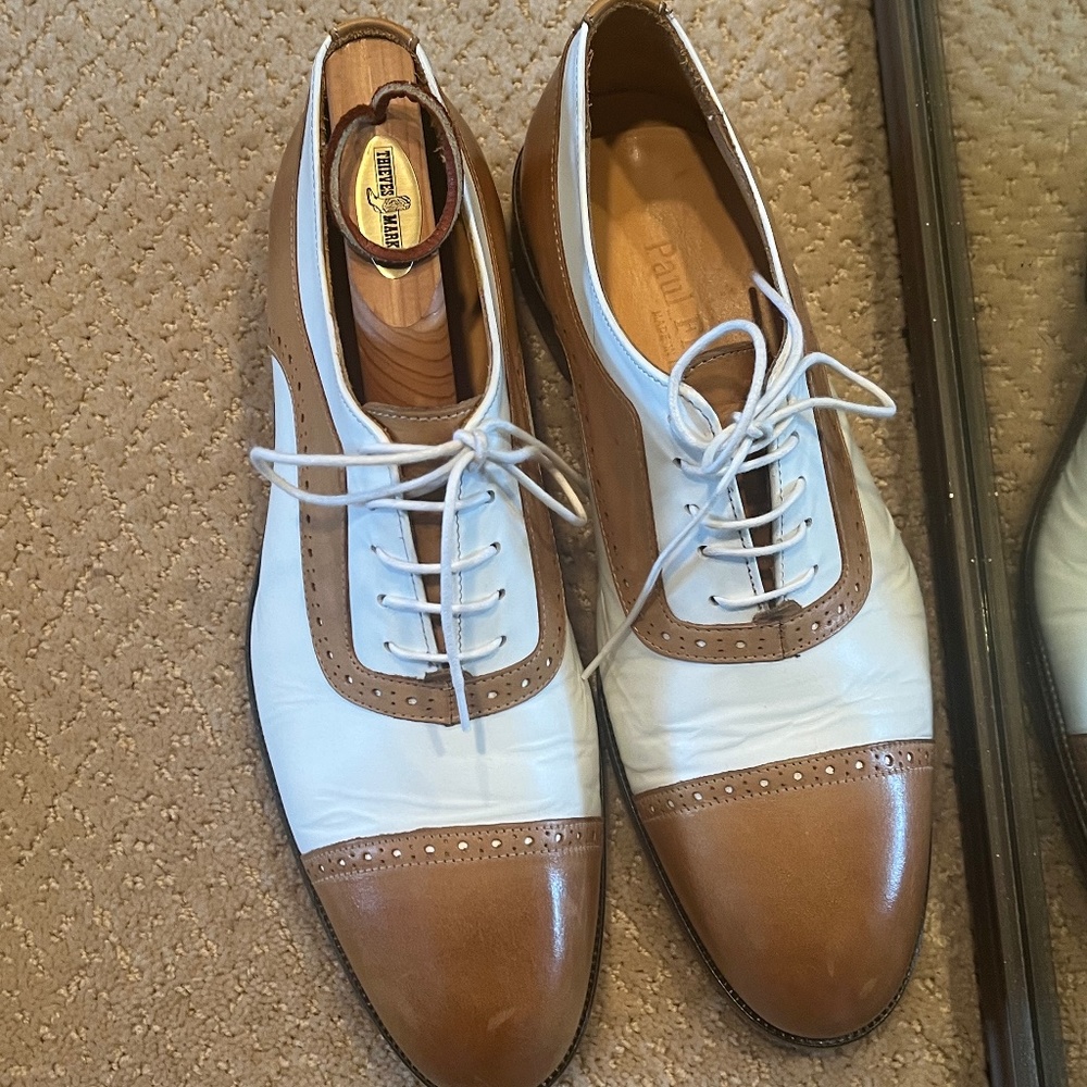 White/tan cap toe lace ups size 9